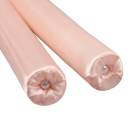 Zwei rosa Seiden-Haarwickler mit Perlen, hitzefrei, Haarstyling-Accessoire.
