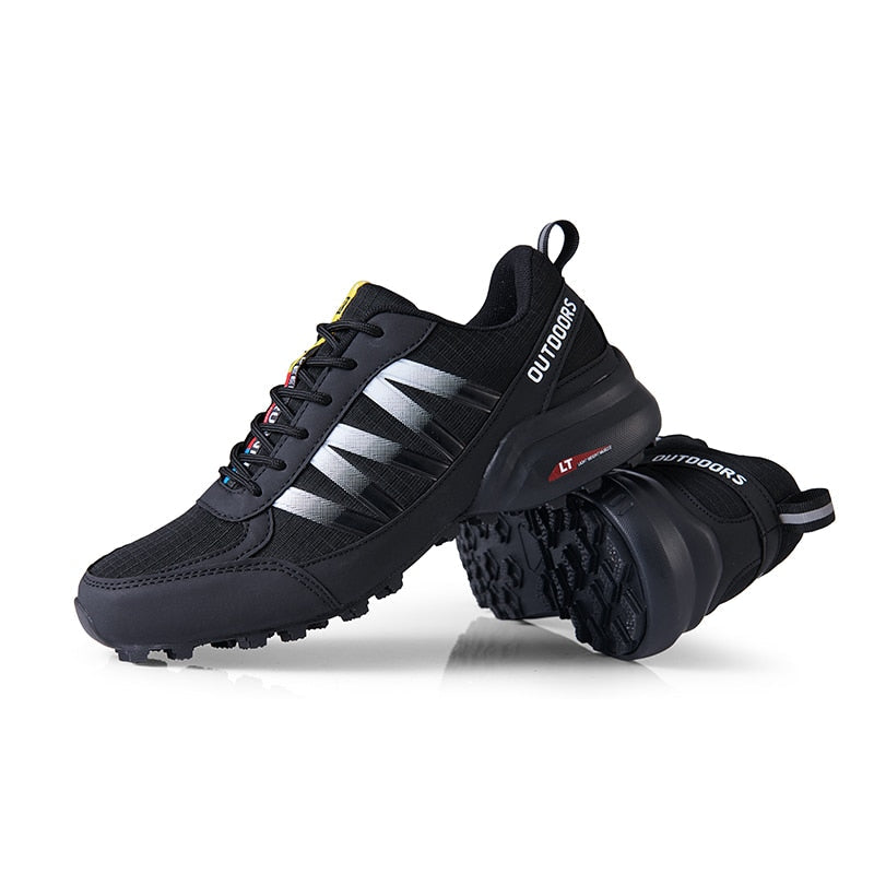 Schwarze Outdoor-Sportschuhe mit silbernen Streifen, rutschfeste Sohle, Herren-Laufschuhe.
