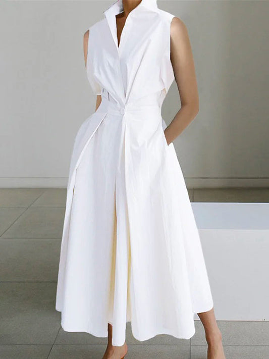 Weiße ärmellose Damenbluse, elegantes Design, Knopfverschluss, Sommermode.
