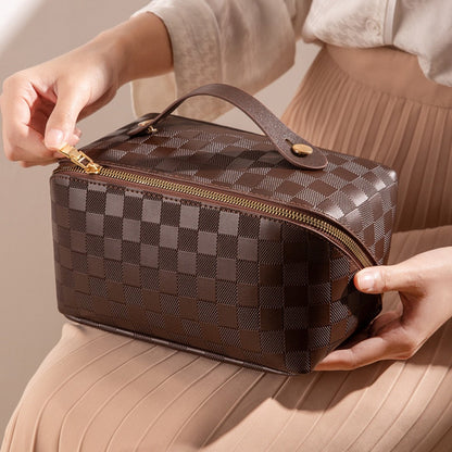 Kosmetiktasche aus PU-Leder mit Fächern – LuxeCarry