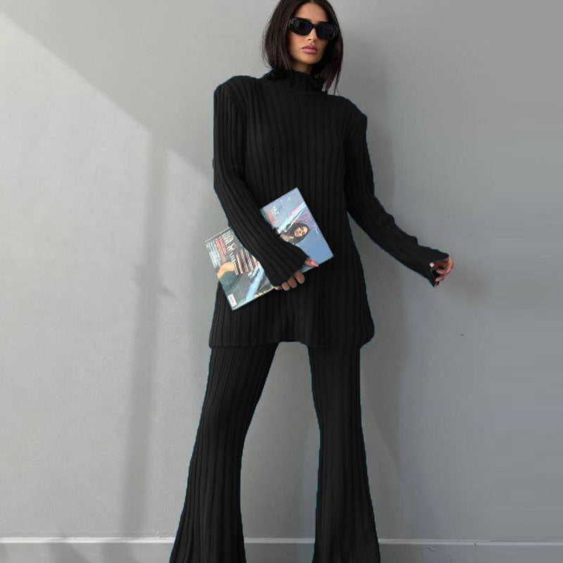 Schwarzer gerippter Damen-Zweiteiler, langärmelig, modisch, elegant, mit Sonnenbrille.