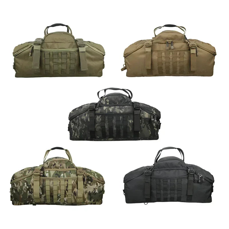 Fünf taktische Reisetaschen, verschiedene Farben, robustes Material, ideal für Outdoor-Aktivitäten.