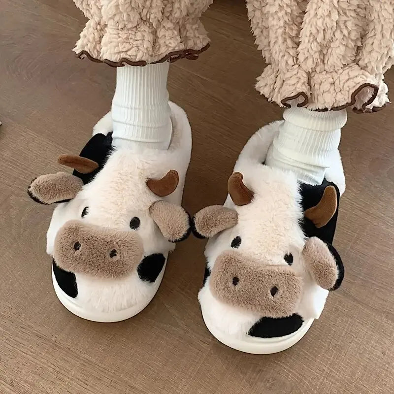 Plüsch-Hausschuhe im Kuhdesign – PlushCow