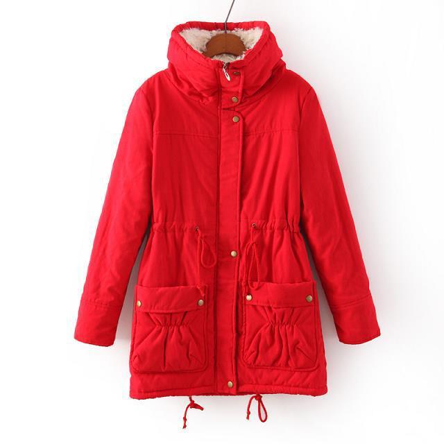 Rote Damen-Winterjacke mit Kapuze, warm gefüttert, Taschen, Kordelzug, modisch, bequem.