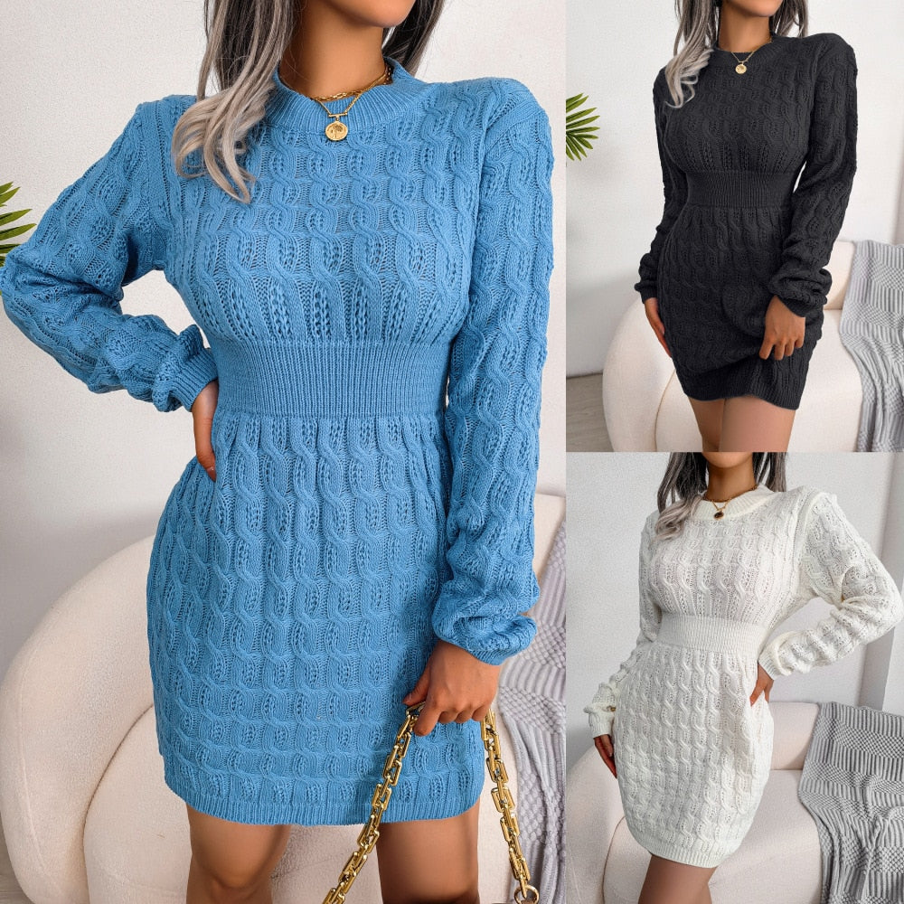 Damen Strickkleid, blau, schwarz, weiß, langärmelig, Zopfmuster, modisch, elegant.