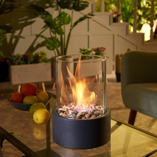 Tischkamin Glaszylinder mit Steinen, Flamme, modern, dekorativ, Wohnzimmer, gemütlich, stilvoll.