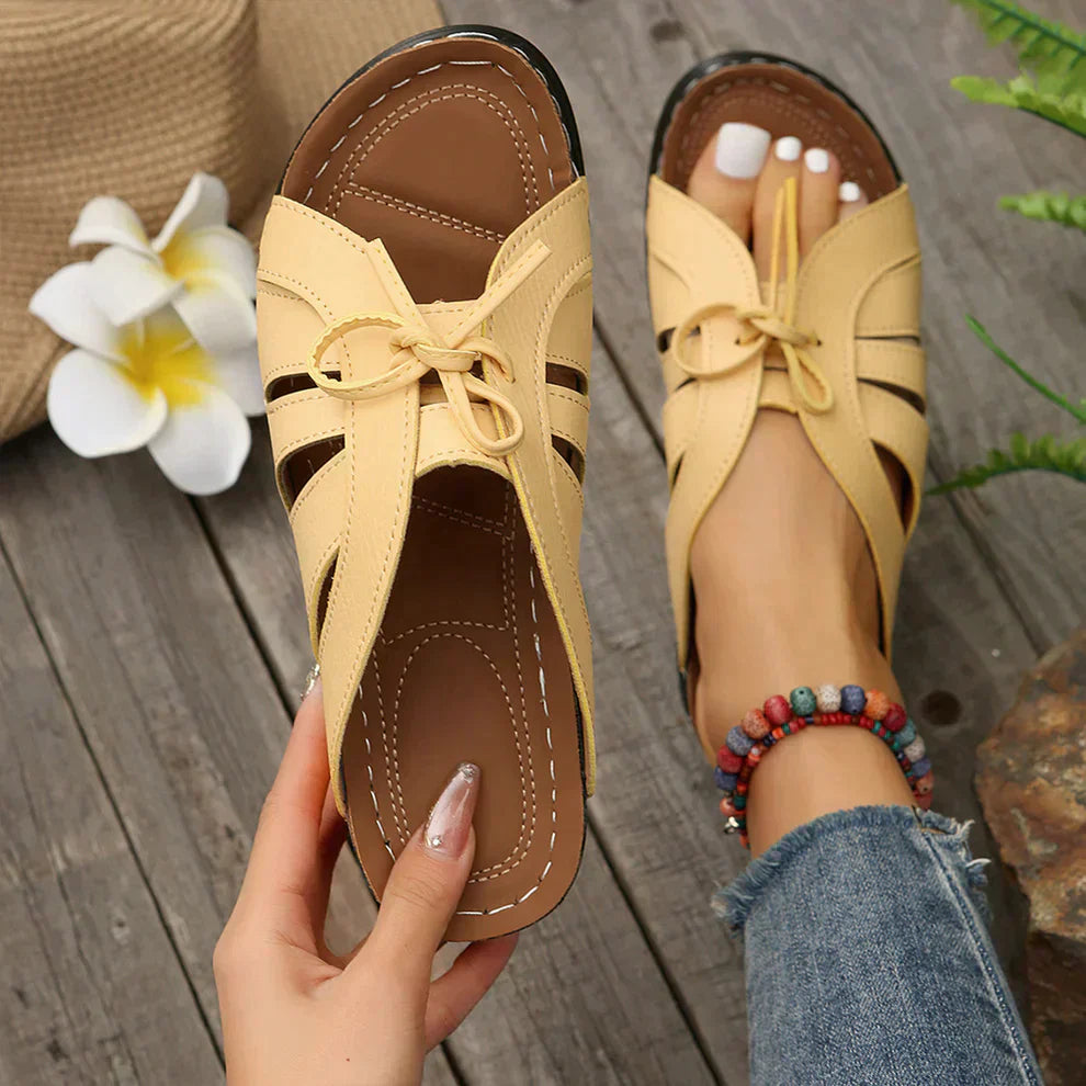 Orthopädische High-Heel-Sandale mit rundem Knopf – Mirella