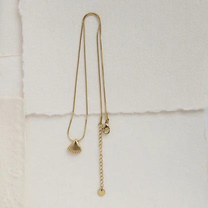 Schmuckstück Mit Muschel-Anhänger - FloralChain 