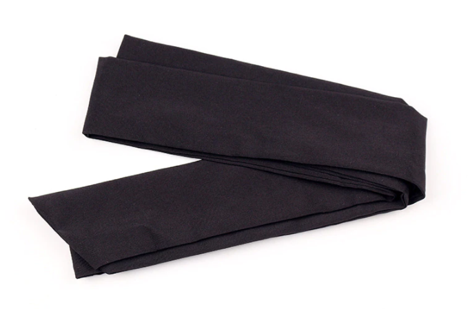 Schwarzer elastischer Stoffgürtel, vielseitig, modisch, für Damenbekleidung und Accessoires.