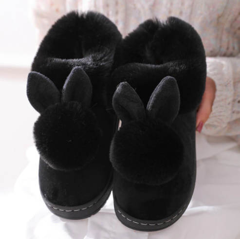 Schwarze Plüsch-Hausschuhe mit Hasenohren und Bommel, Damen, warm, gemütlich.