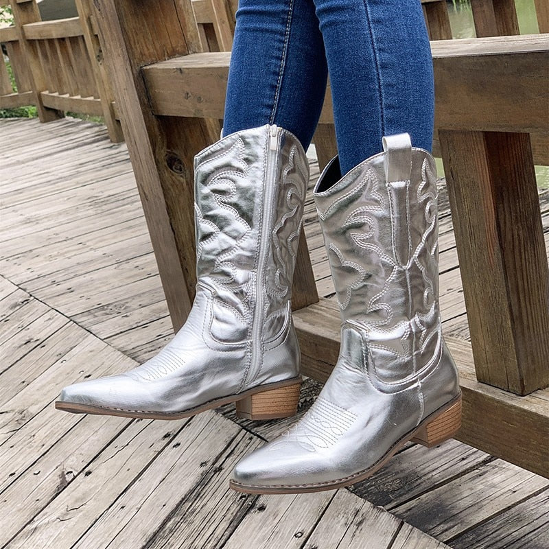 Silberne Cowboystiefel Damen, Leder, spitzer Absatz, modisch, Outdoor, Holzsteg, Jeans.
