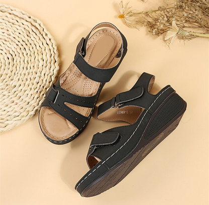 Schwarze Damen-Sandalen mit Keilabsatz, Leder, verstellbare Riemen, bequem, Sommermode.