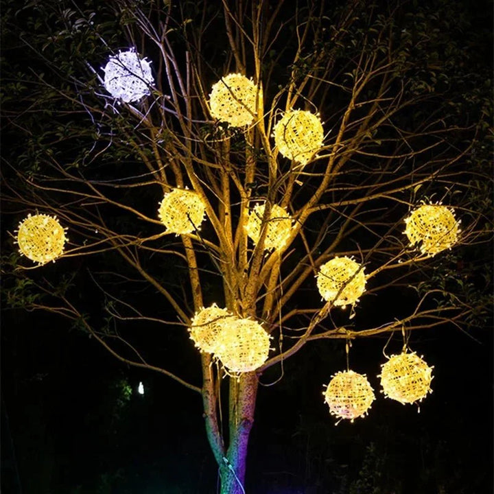 Stimmungsvolle LED-Lichtkugel für drinnen & draußen – Orbola