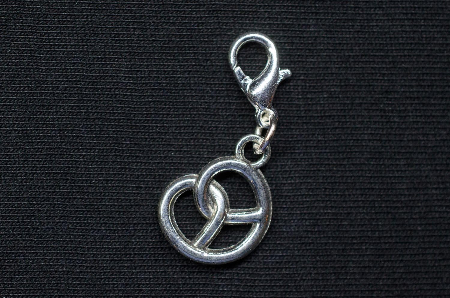 Silberner Brezel-Charm - CharmPretzel 