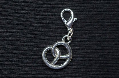 Silberner Brezel-Charm - CharmPretzel 