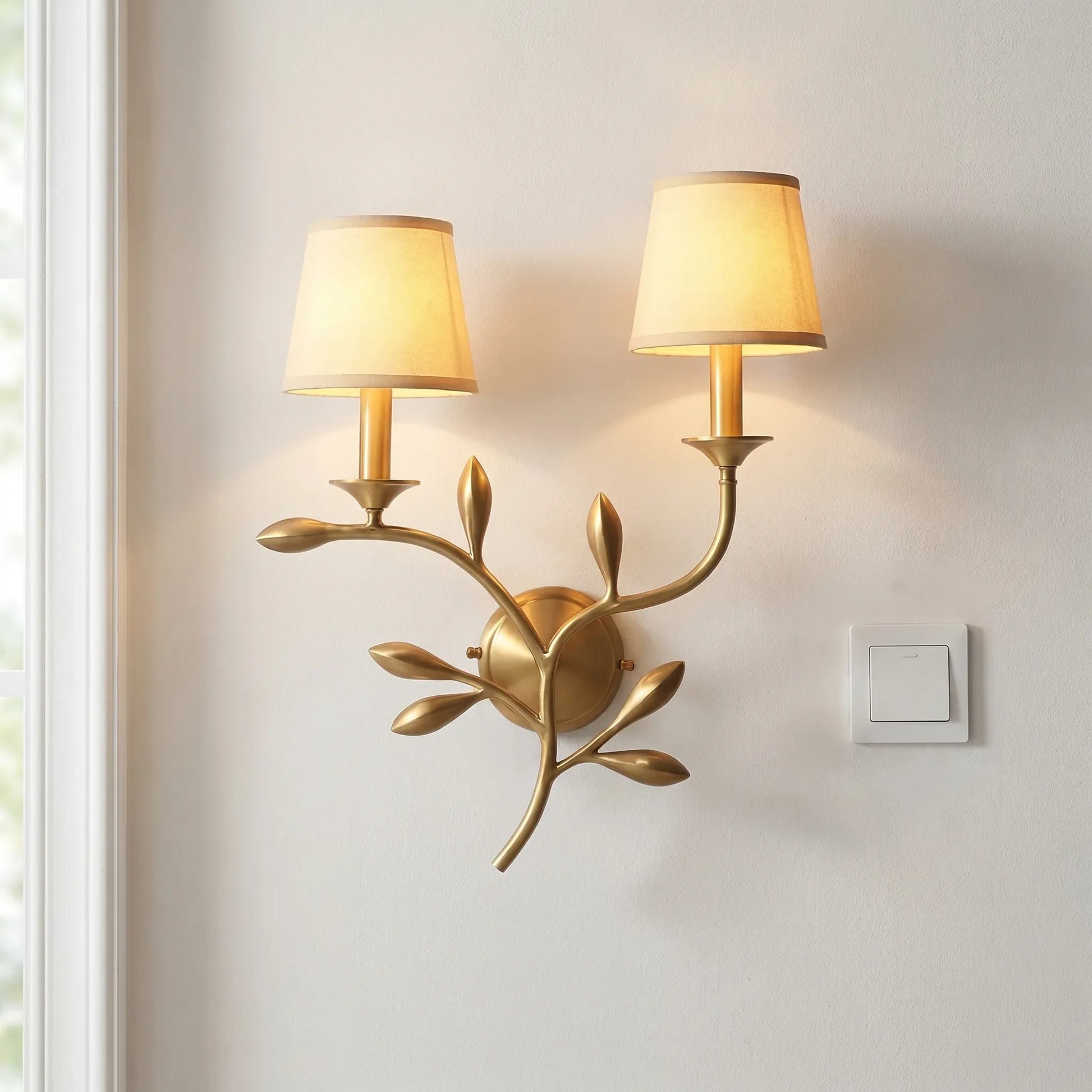 Single-Arm Botanical Wall Light -  Foliara