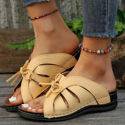 Orthopädische High-Heel-Sandale mit rundem Knopf – Mirella