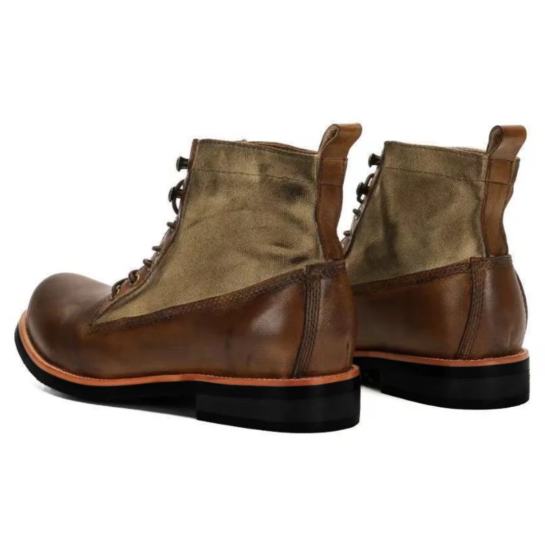 Braune Lederstiefel mit Schnürung, robuste Sohle, Herrenmode, Outdoor, Vintage-Stil.