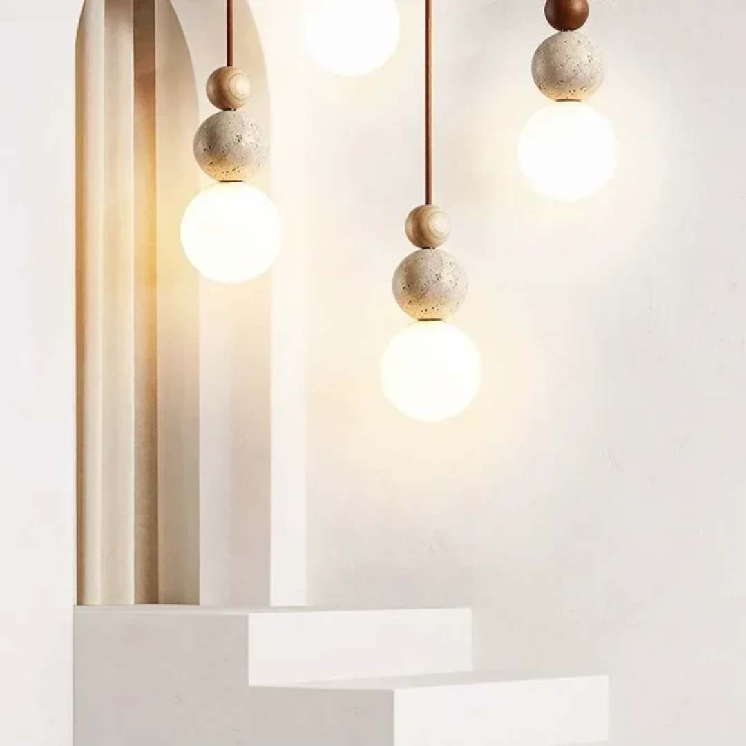 Moderne Hängelampen aus Holz und Glas, minimalistisch, warmes Licht, Inneneinrichtung, Design.