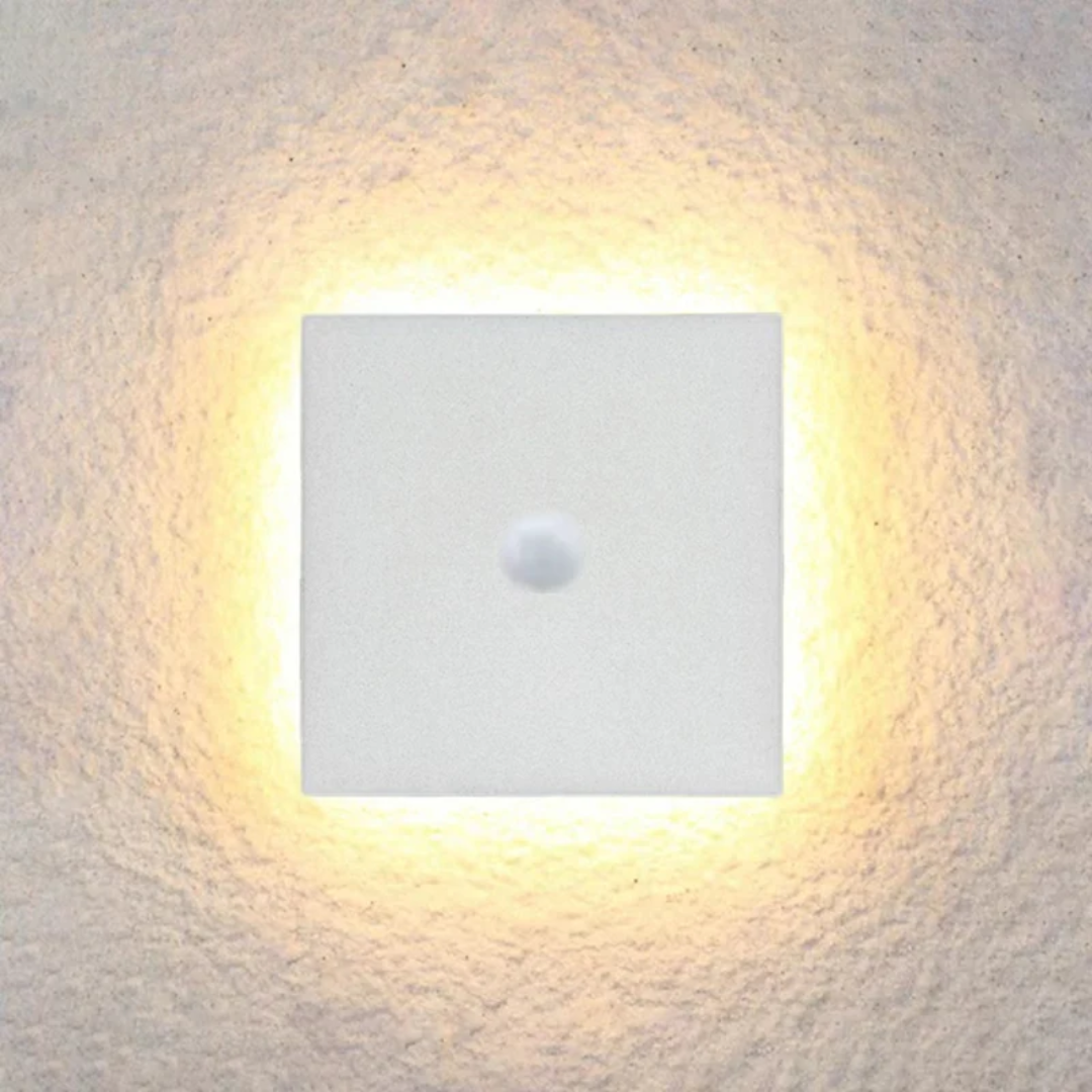 Quadratische LED-Wandleuchte, weiß, energiesparend, warmes Licht, moderne Innenbeleuchtung.
