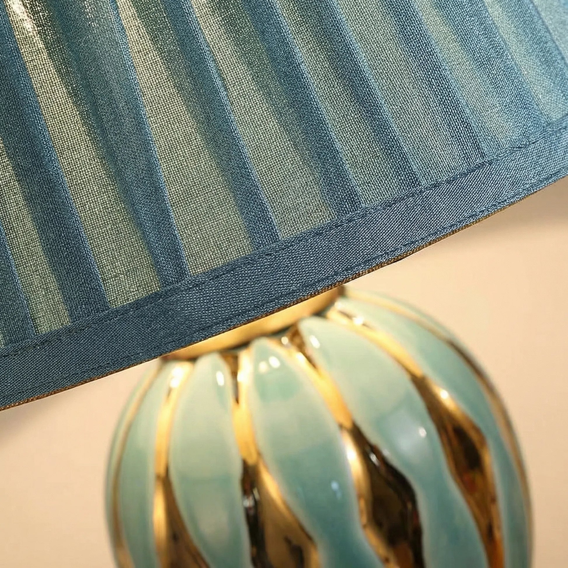 Vintage-Style Ceramic Table Lamp -  Claremoor