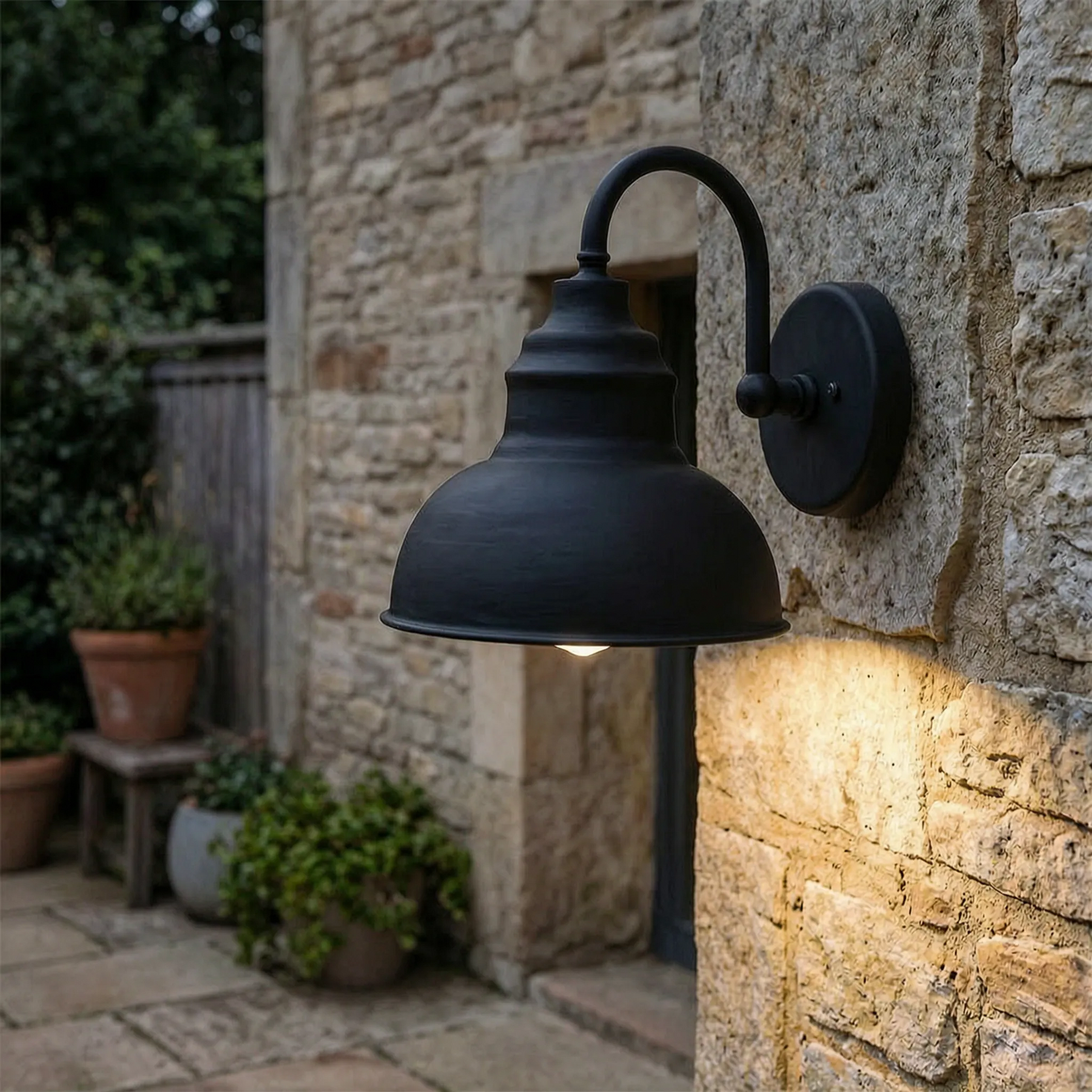 Vintage-Style Outdoor Wall Lamp -  Vanthorpe