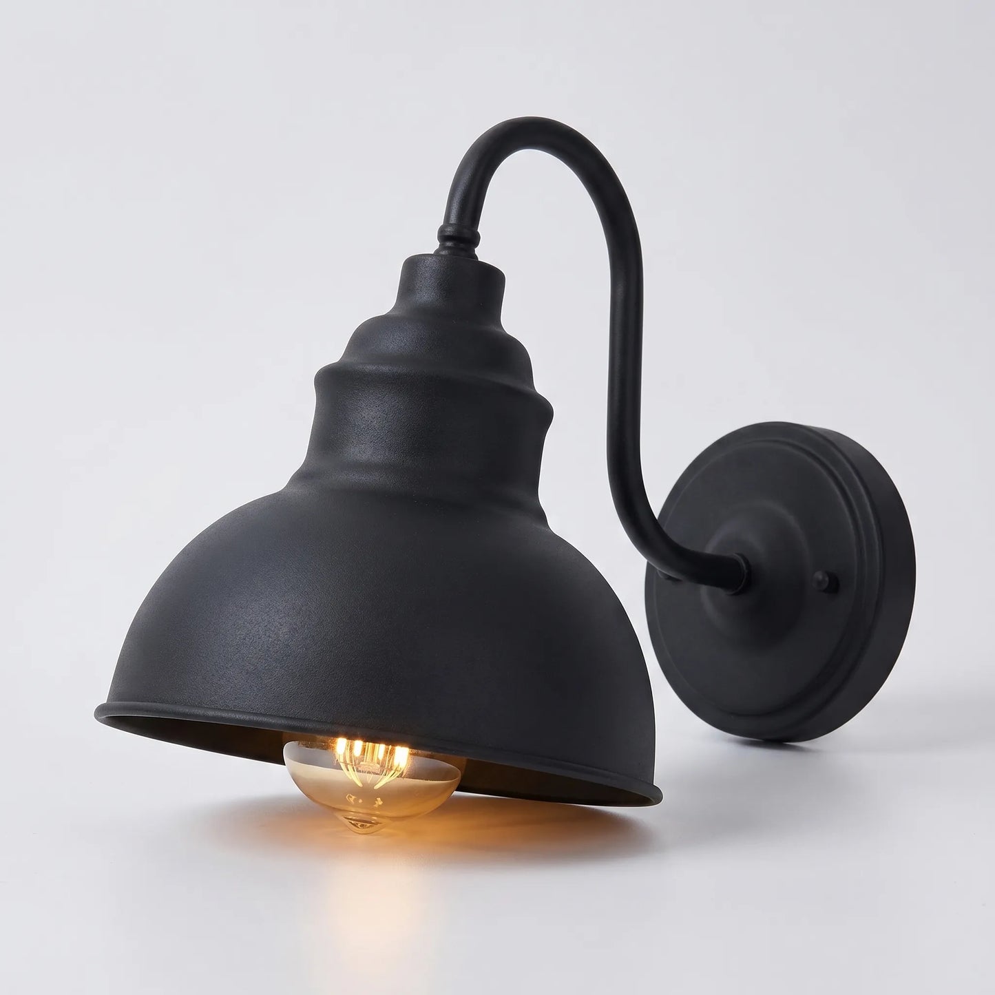 Vintage-Style Outdoor Wall Lamp -  Vanthorpe