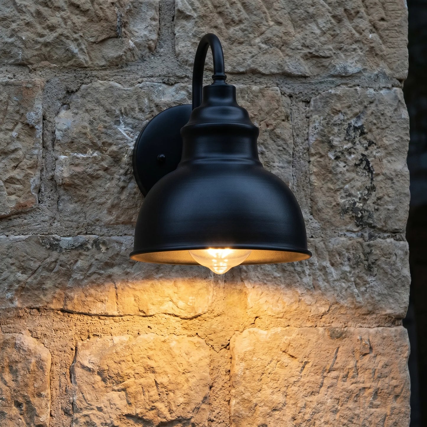 Vintage-Style Outdoor Wall Lamp -  Vanthorpe