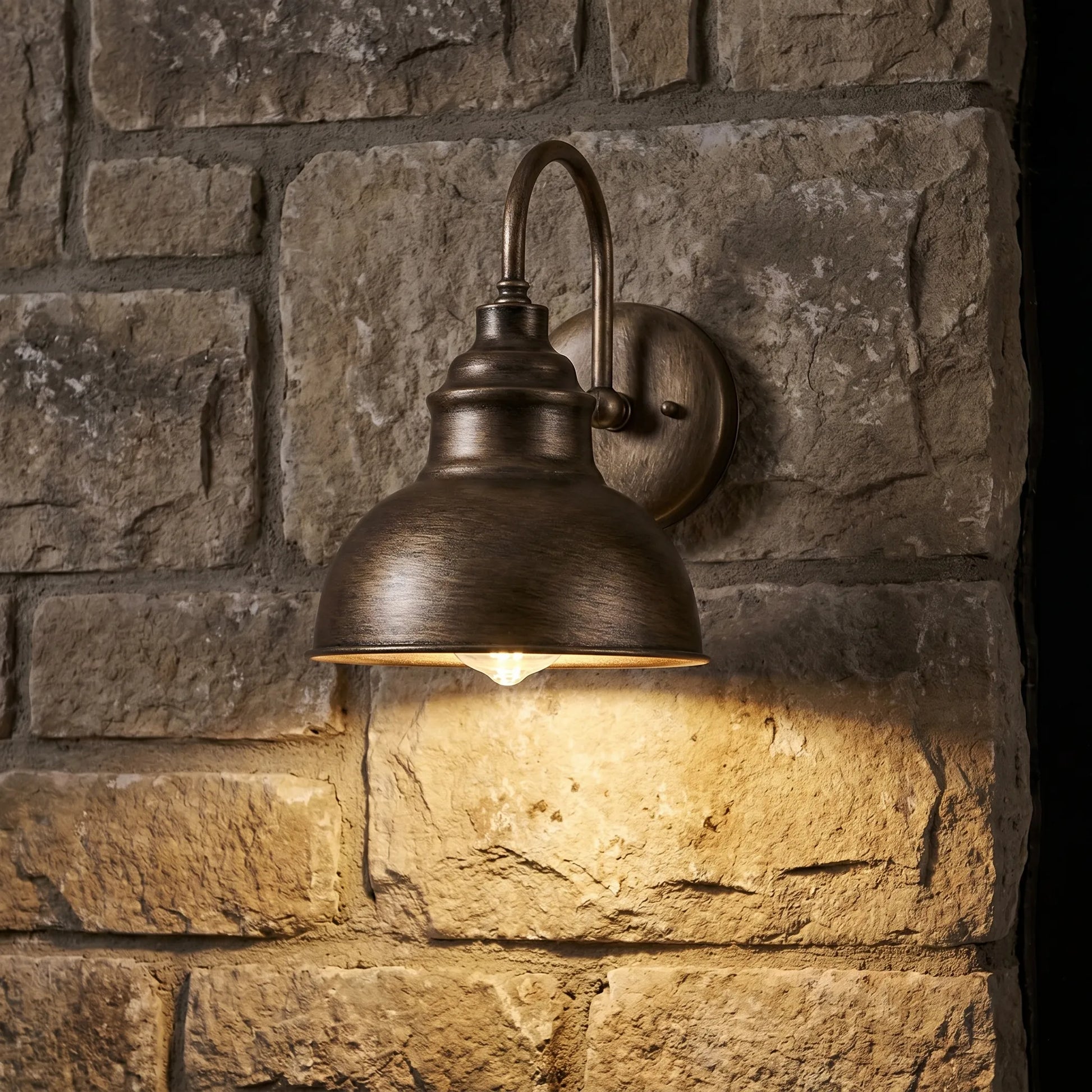 Vintage-Style Outdoor Wall Lamp -  Vanthorpe