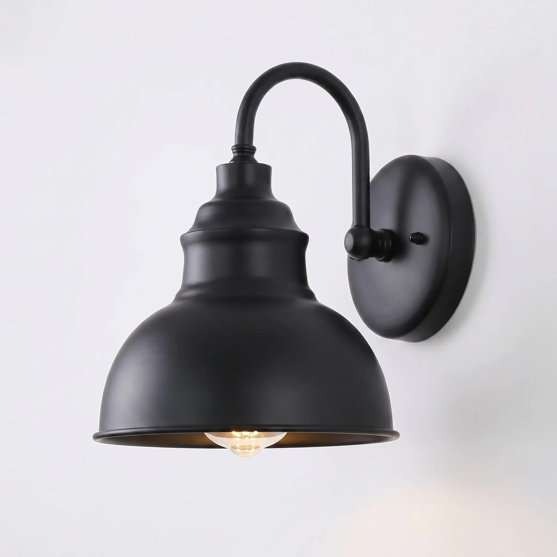 Vintage-Style Outdoor Wall Lamp -  Vanthorpe
