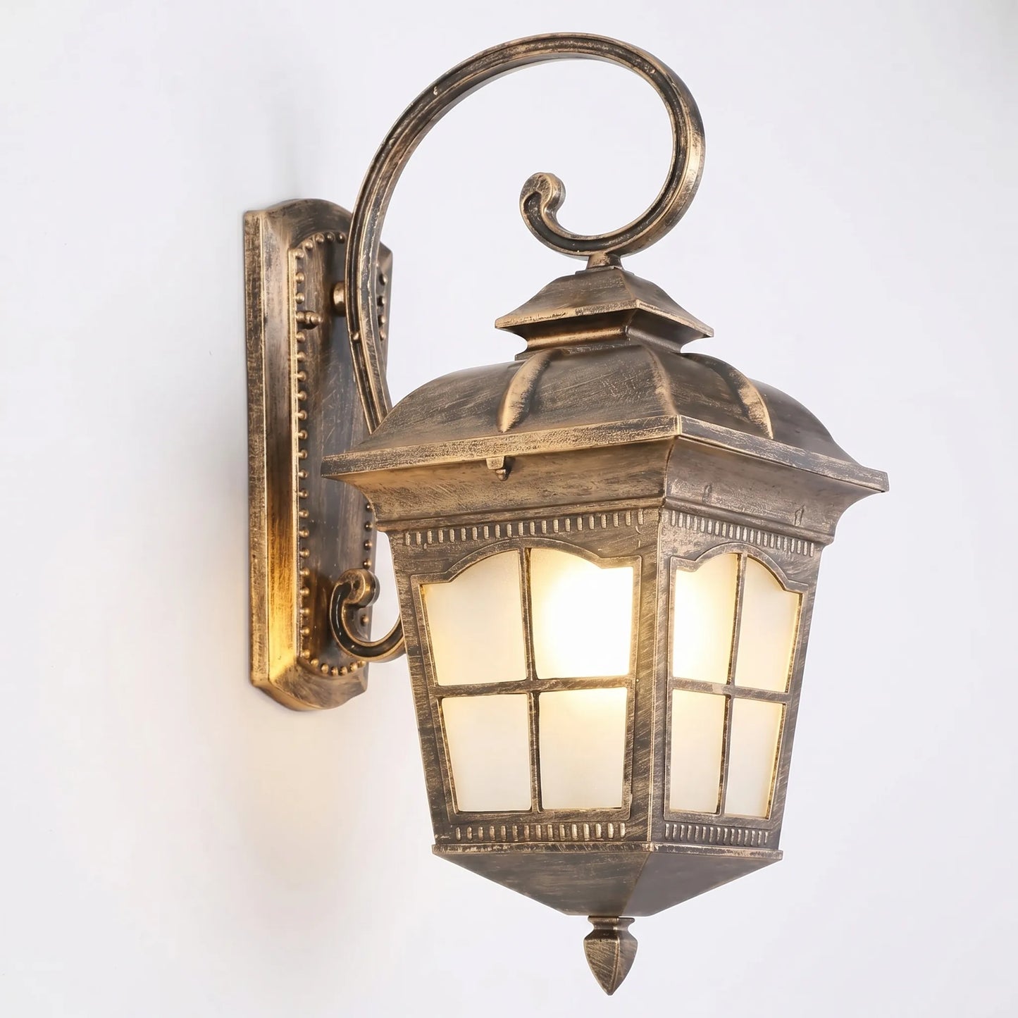 Vintage-Style Outdoor Wall Lantern -  Lumevara
