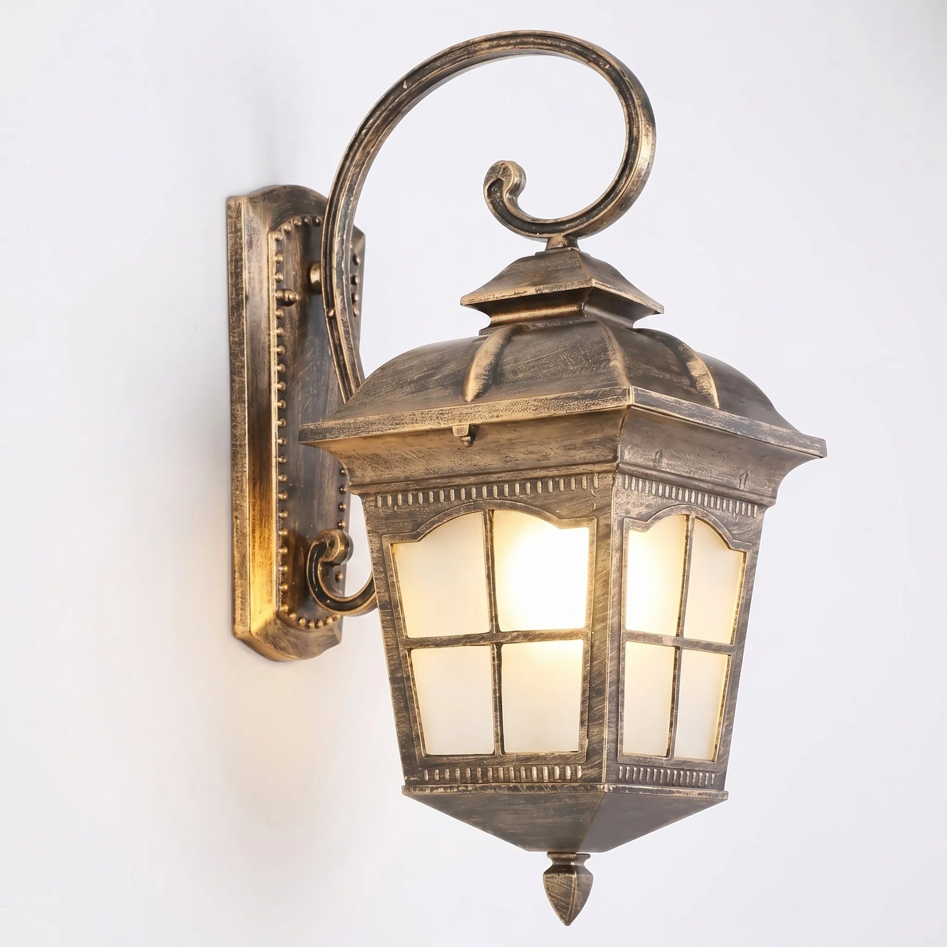 Vintage-Style Outdoor Wall Lantern -  Lumevara