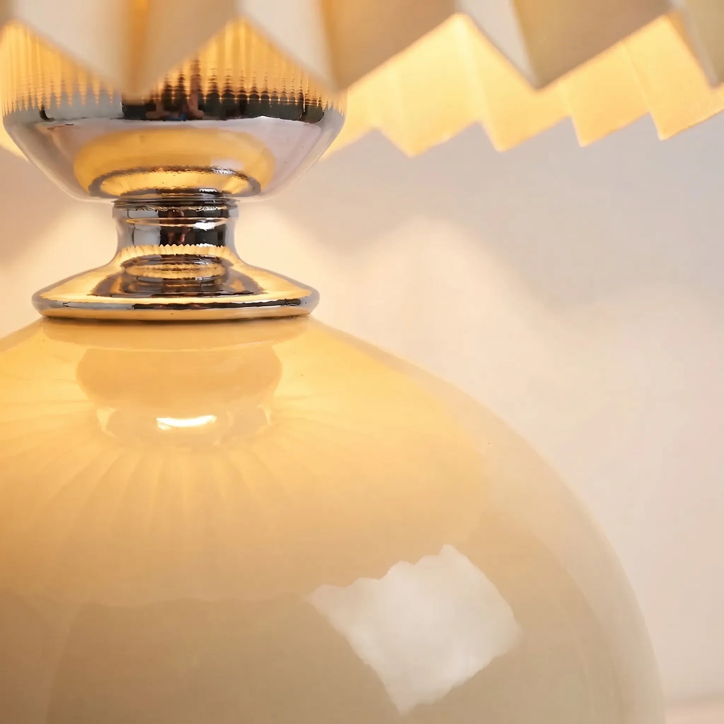 Vintage Pleated Shade Table Lamp -  Plissara