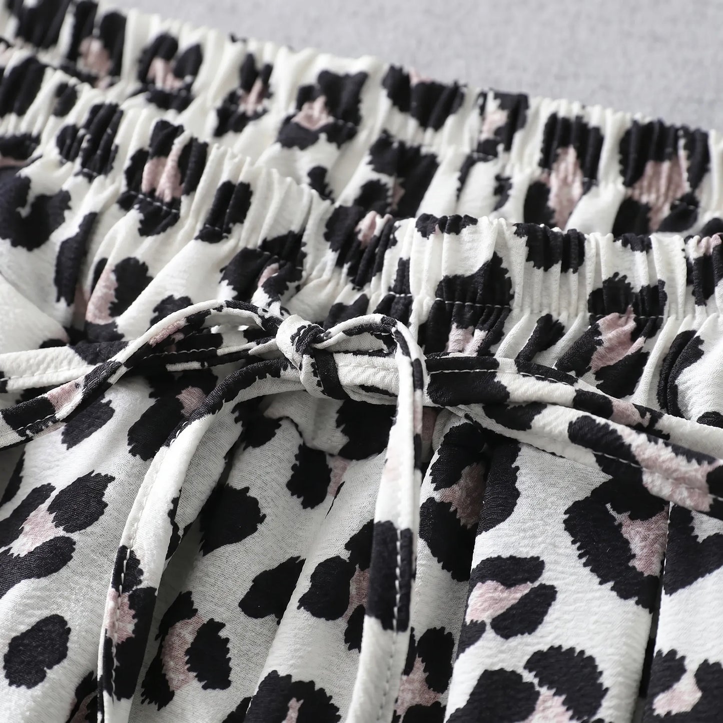 Weit Geschnittene Hose Mit Animal-Print - Prowlise