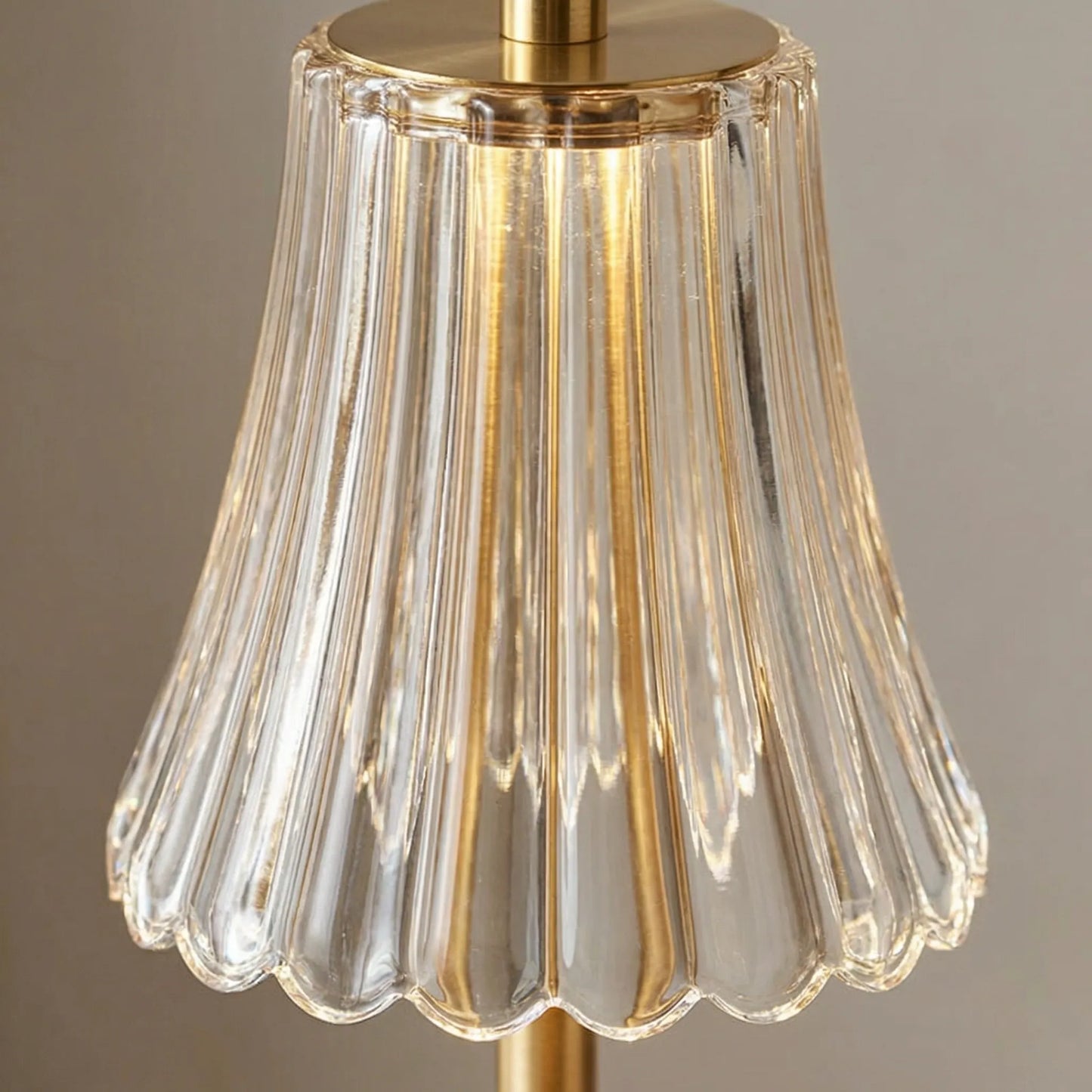 Wireless Retro Crystal Table Lamp -  Lumivelle