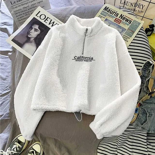 Weiße Fleecejacke mit Reißverschluss, "California"-Aufdruck, lässig, warm, modisch.