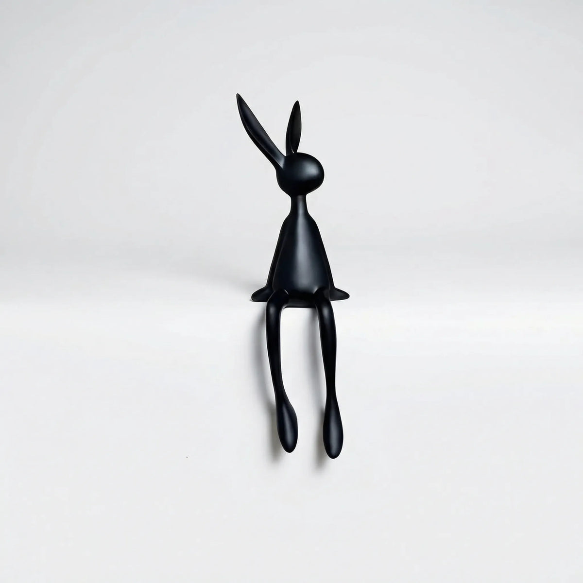 Zittend Konijnfiguur In Minimalistisch Ontwerp - Lapelo