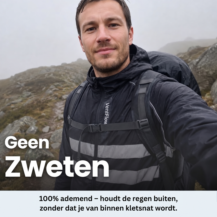 Wanderer mit Rucksack trägt die schwarze Jacke mit Reflexstreifen im Nebel auf einem felsigen Bergpfad. 9