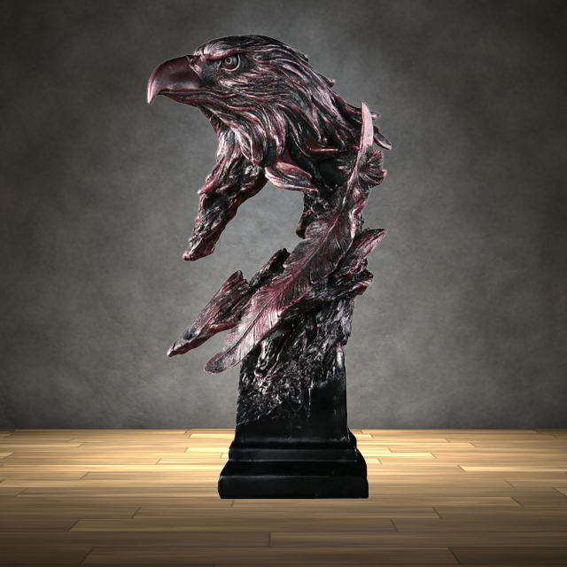 Adler-Skulptur aus Holz, handgeschnitzt, dunkelbraun, detailreich, Kunstwerk, Dekoration.