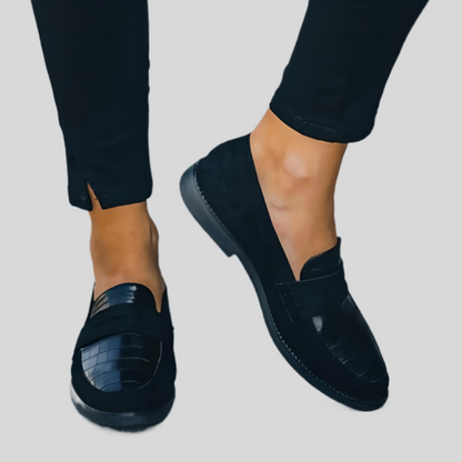 Schwarze Damen-Loafer aus Leder, elegantes Design, ideal für Büro und Freizeit.