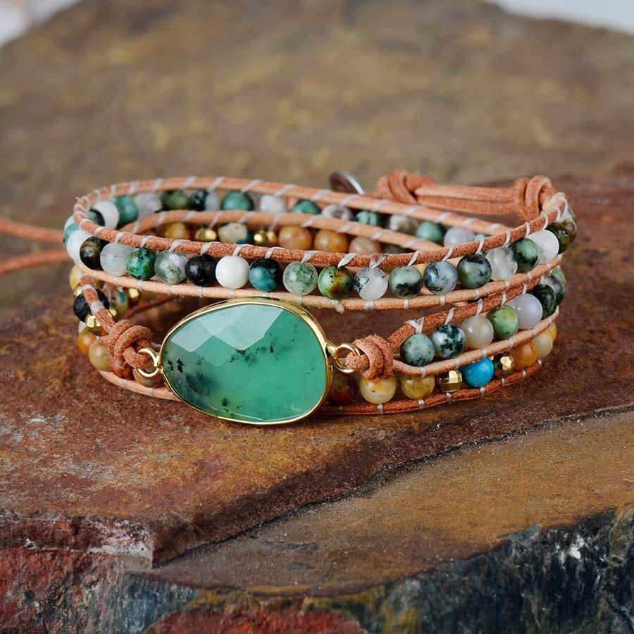 Damenarmband mit Naturstein, Lava-Perlen, Leder, 3-Strang-Wickel, grün, handgefertigt.