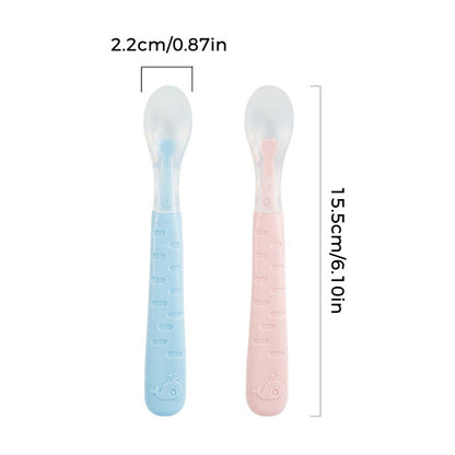 Zwei Baby-Löffel aus Silikon, blau und rosa, 15,5 cm lang, BPA-frei, ergonomisch.