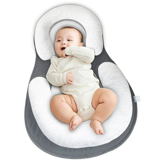 Babynest grau-weiß, ergonomisch, für Neugeborene, bequem, sicher, Schlafunterstützung.