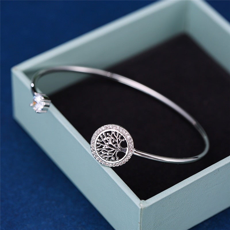 Silberarmband mit Lebensbaum-Anhänger, Zirkonia, Geschenkbox, eleganter Schmuck, Damenaccessoire.