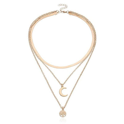 Goldene Halskette mit Halbmond und Lebensbaum-Anhänger, Boho-Stil, handgefertigt.