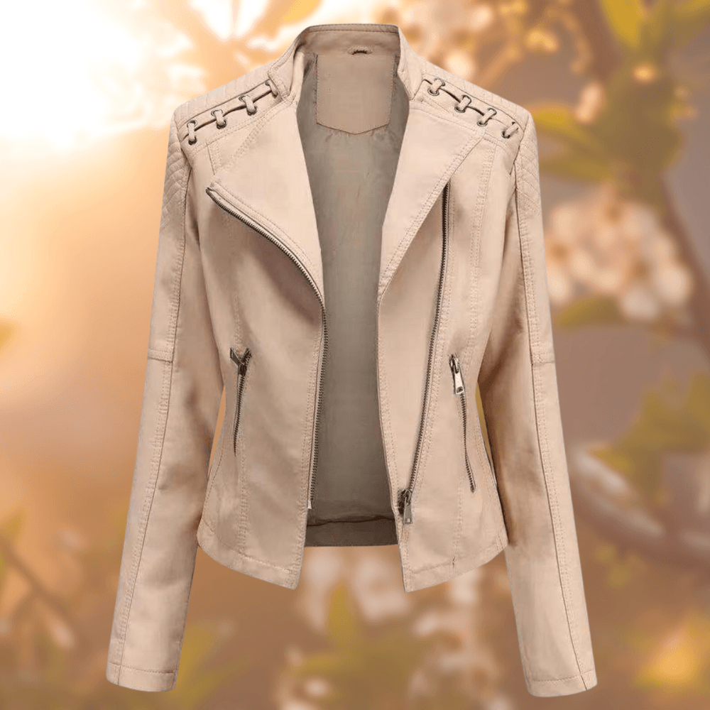 Beige Damen-Lederjacke mit Reißverschlüssen, stilvoll, modisch, Herbstmode, Outdoor-Bekleidung.