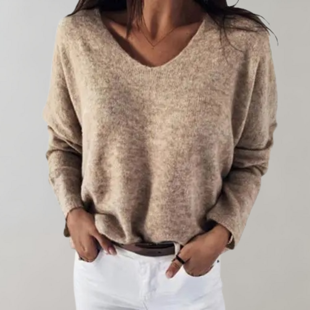 Damenpullover beige, V-Ausschnitt, weiches Material, lässig, modisch, Herbstmode.
