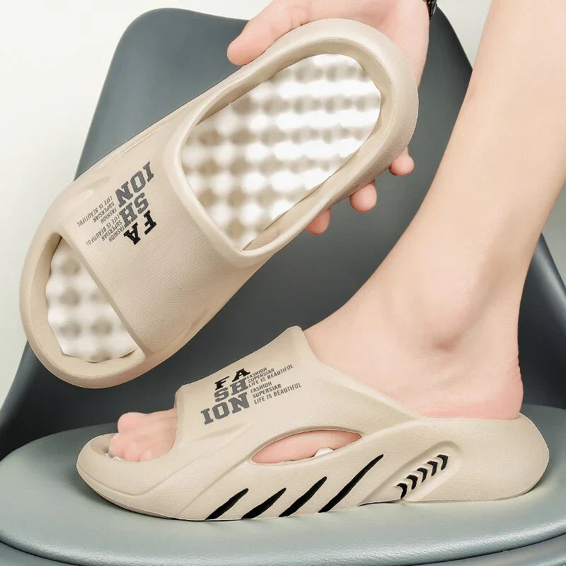 Beige Badeschlappen mit Massagefußbett, rutschfest, modisches Design, Unisex-Sandalen.