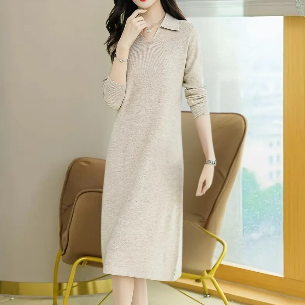 Damen Strickkleid beige, langärmelig, elegantes Design, Herbstmode, gemütlich, modern.