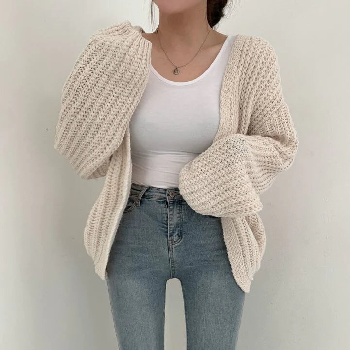 Damen Strickweste beige, bequem, stilvoll, lässig, modisch, Baumwolle, Herbstmode.